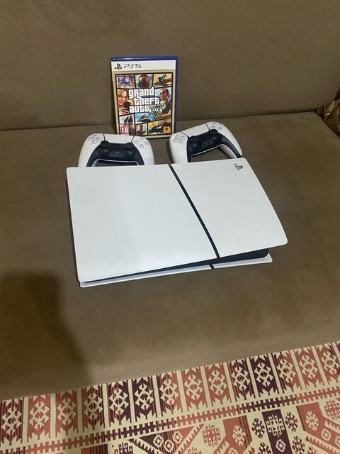 sony playstation 5 slim cdli 1TB 2 kol 5 aylık cihaz