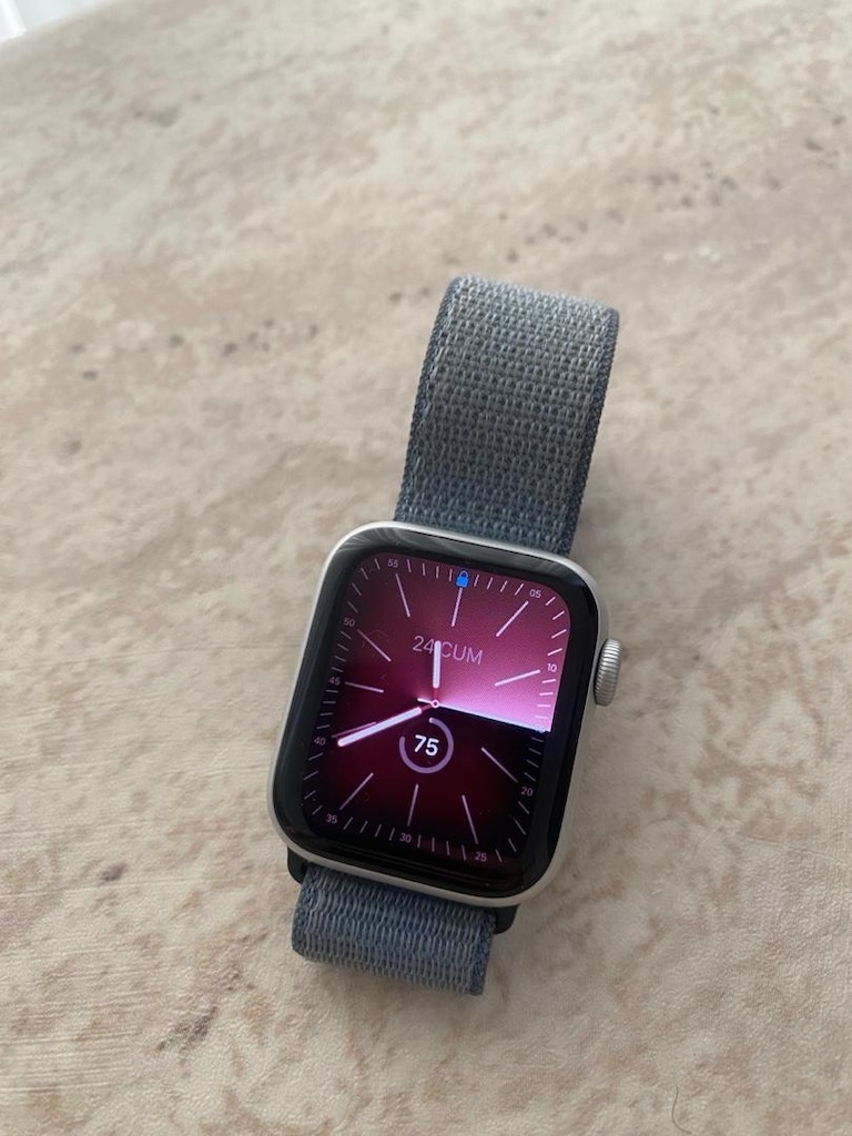 Hevesle aldım satıyorum. Apple watch se 2. nesil. 2024 te alındı - 2