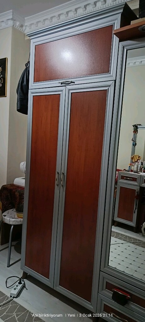 6 kapılı gardrop , aynalı makyaj masası ve komodin - 5