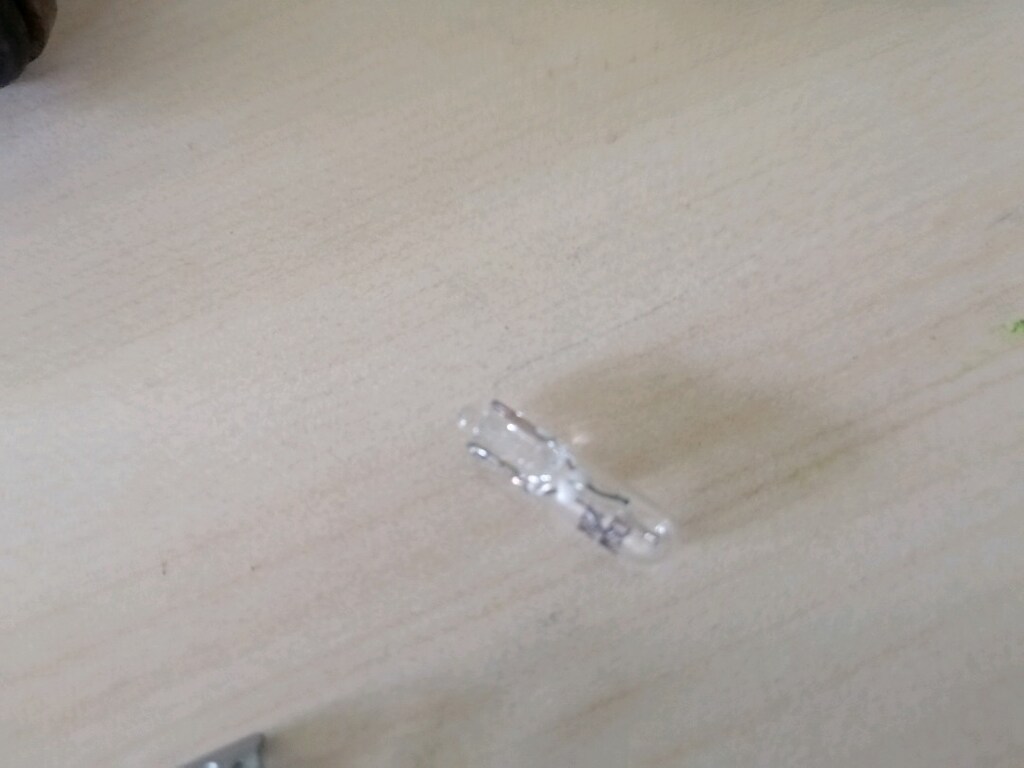 Araç far ampulü ve sinyal ambulleri resimde olan zenon far ampulü - 8
