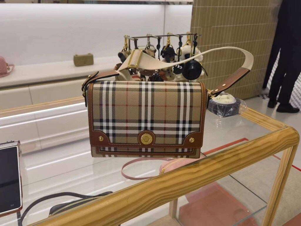 Burberry - 2