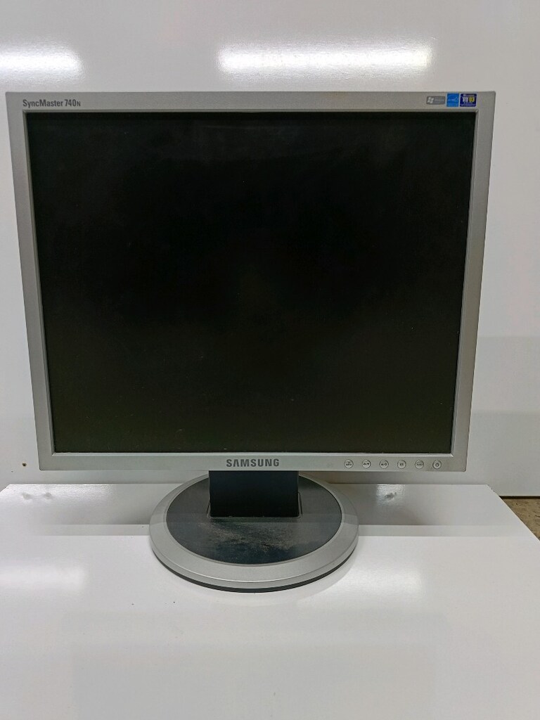 Samsung 17 inç monitör Vga - 2