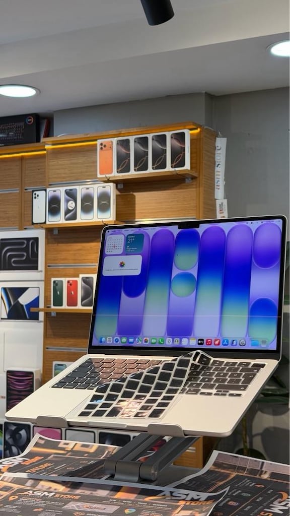 MacBook Air M4 13” 16 GB RAM 256 GB SSD 17 ay garanti PİL DEVRİ :10 - 2