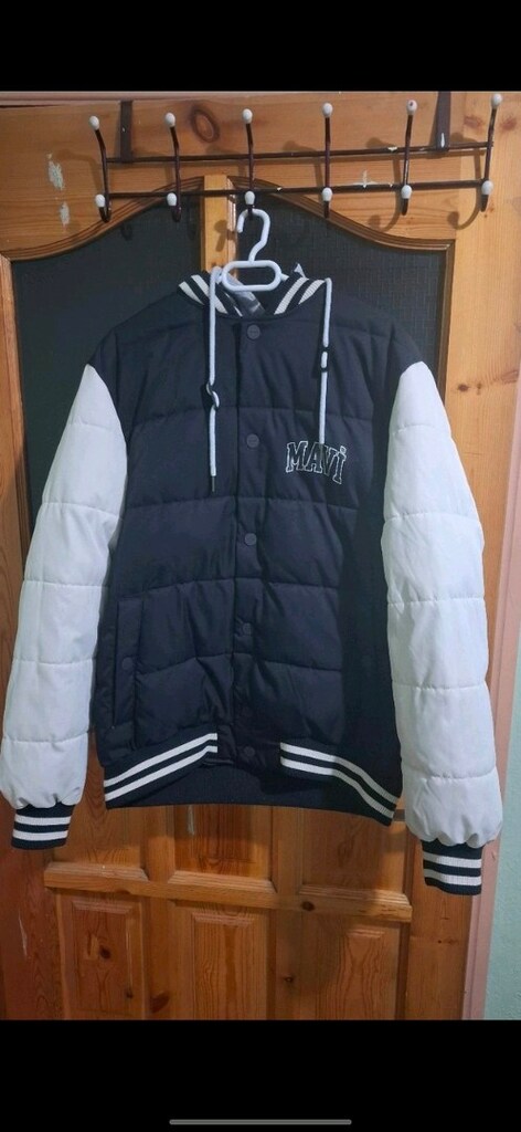 Mavi Kapüşonlu Siyah Şişme Mont - 2
