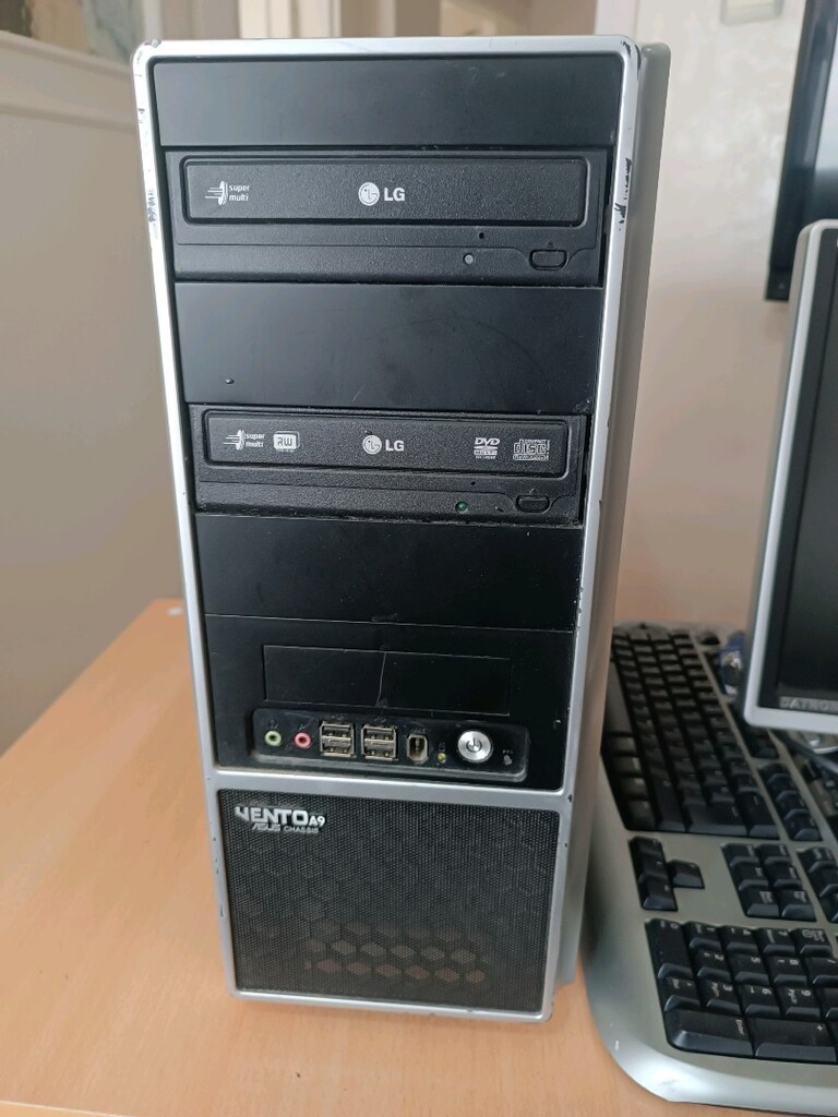 bilgisayar monitörü ve kasa klavye ve mouse - 2