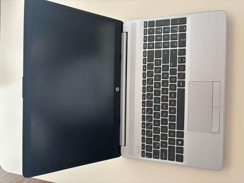 Öğrenciler ve Çalışanlar için Laptop - 2