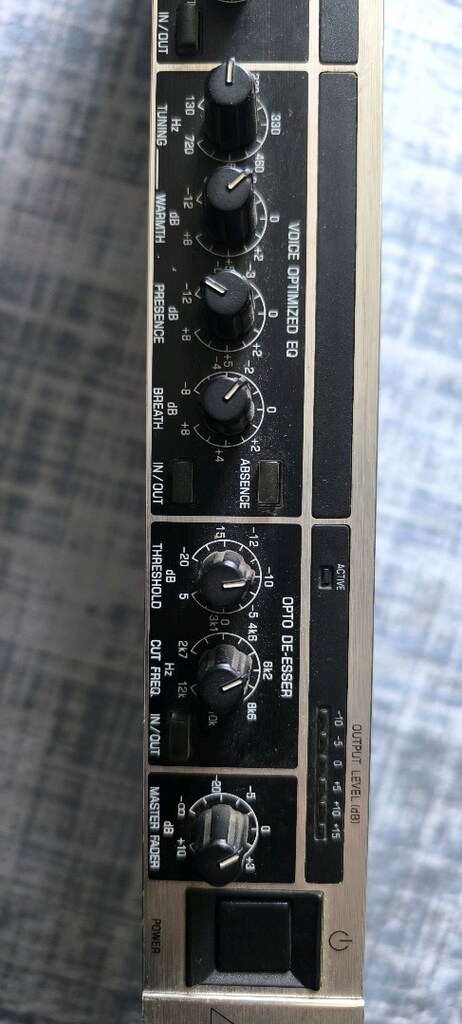 behringer prosesör VX2000 - 6