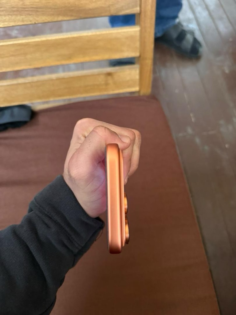 iPhone 17 pro max - 4