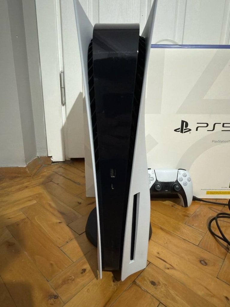 PlayStation 5 CD'li 825 GB - 2