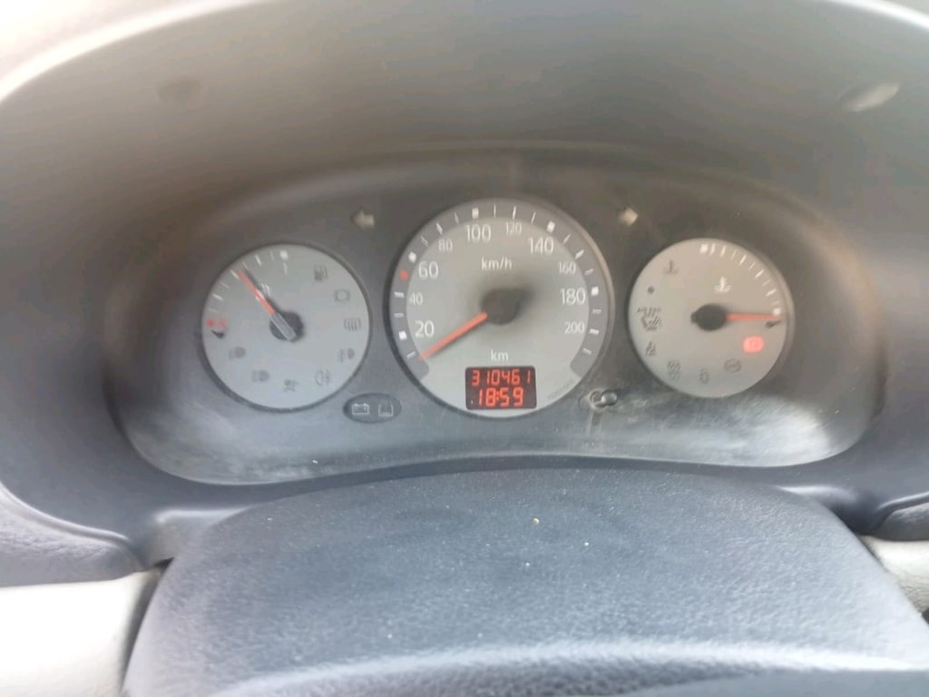 Renault Clio 2 sedan - 10