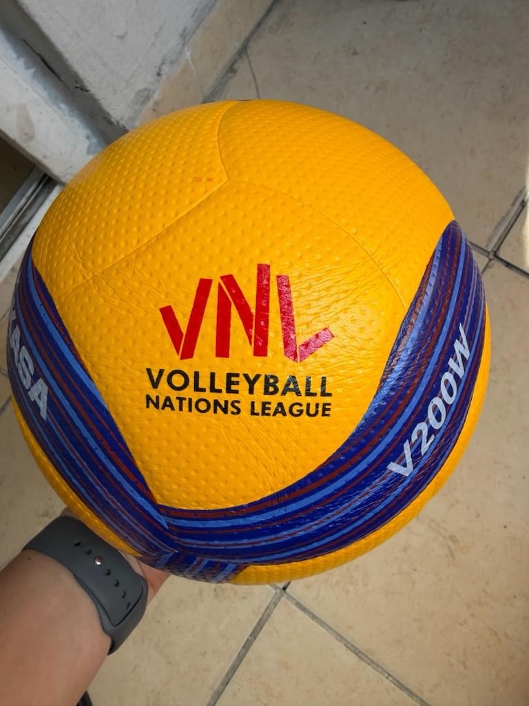 Voleybol topu Mikasa V200W eni tasarım 2026 - 2