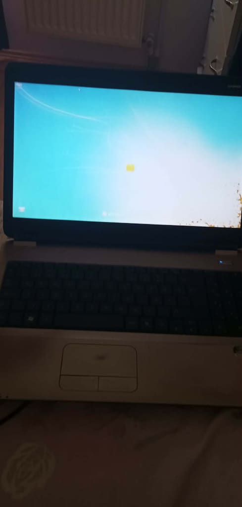 CASPER NİRVANA LAPTOP EKRANIN SAĞ ALT KÖŞESİNDE PAS LEKESİ VARDIR - 3