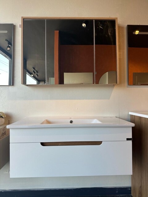 Mat Beyaz Lake 100 cm Outlet Banyo Dolabı
