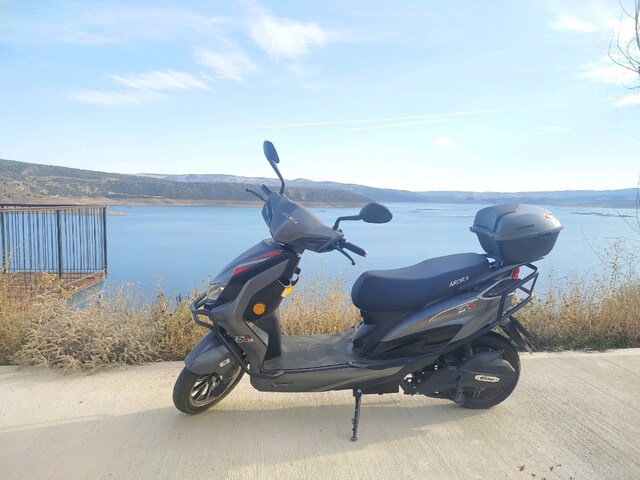 Arora Zr5 elektrikli motosiklet