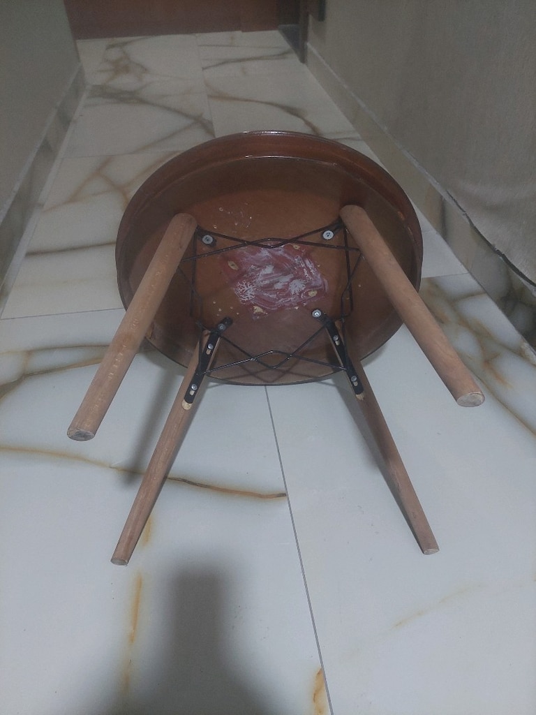 Fiskos sehpa. Çap 50 cm. Yerden yüksekliği 43 cm. Diğeri hediye. - 6