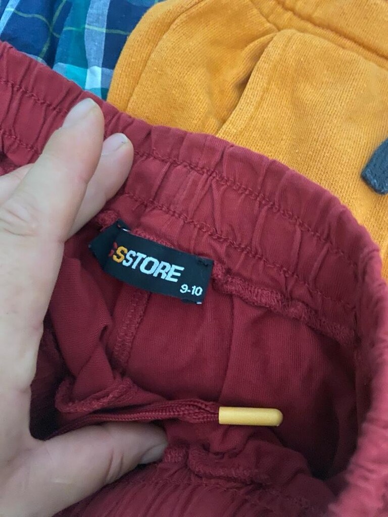 Çocuklar için kısa boy şortlar; bordo, turuncu, yeşil ve ekose desenl - 3