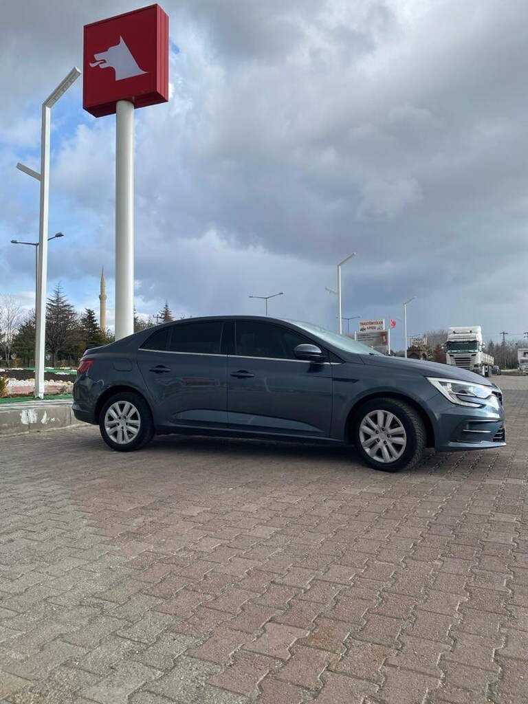 RENAULT MEGANE 1.3 TCE - 4