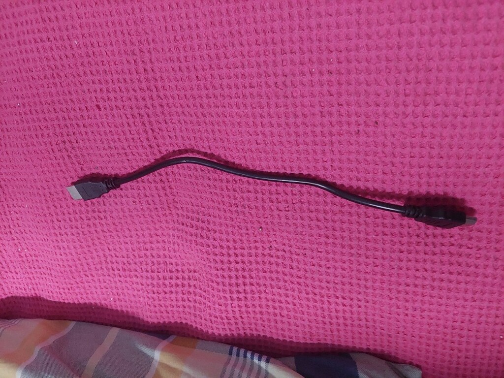 Hdmi kablo. VGA Görüntü kablo. 5 adet hdmi kablo, 2 adet vga kablo var - 7