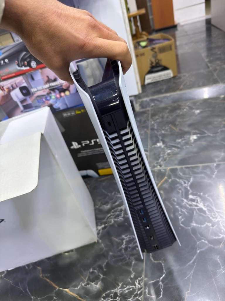 PLAYSTATION 5 - 9