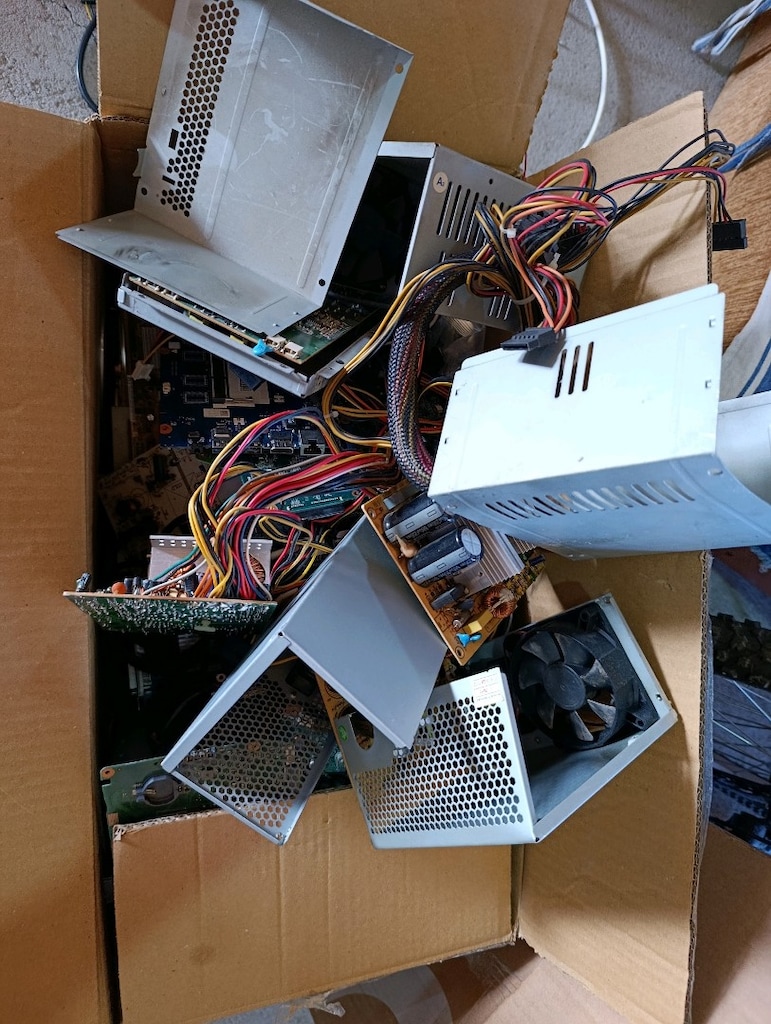 Bir sürü elektronik ve bilgisayar hurdası - 5
