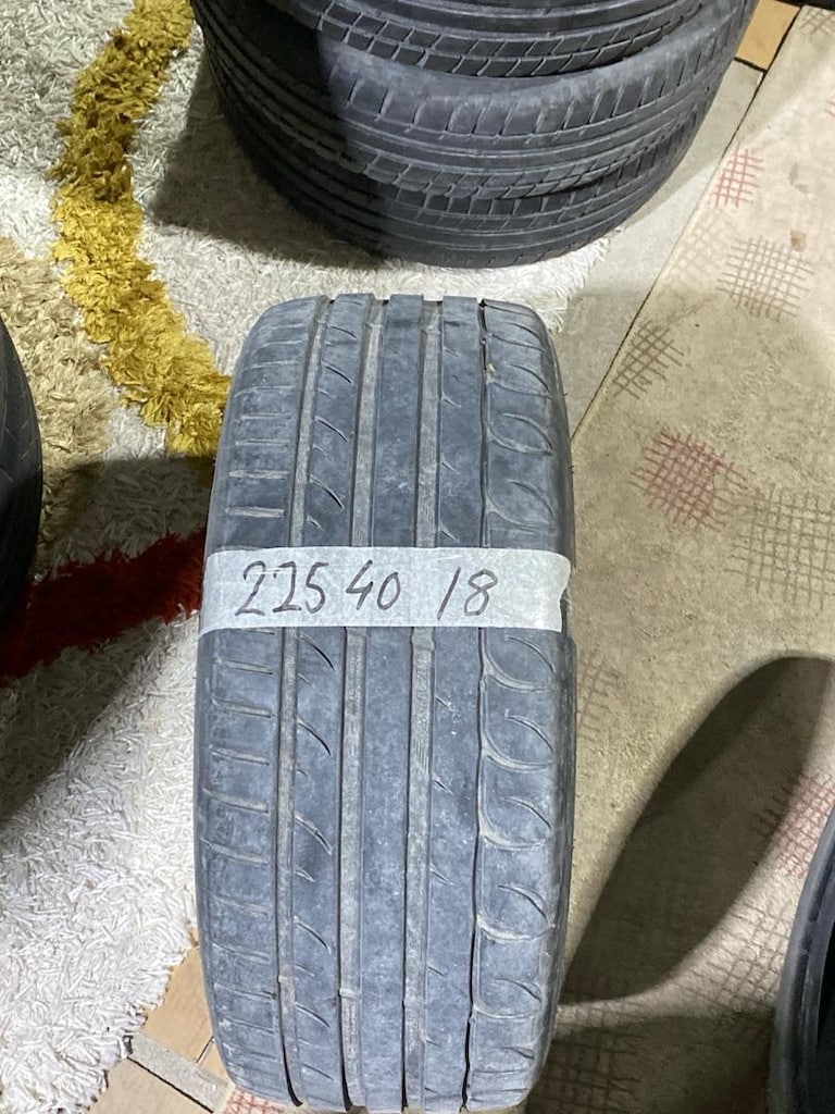 225-40-18 lastik - 2