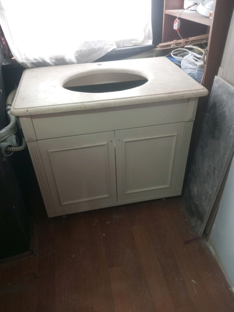 2 adet banyo lavabolu dolap 1 adet TV ünitesi tek tek satılır - 3