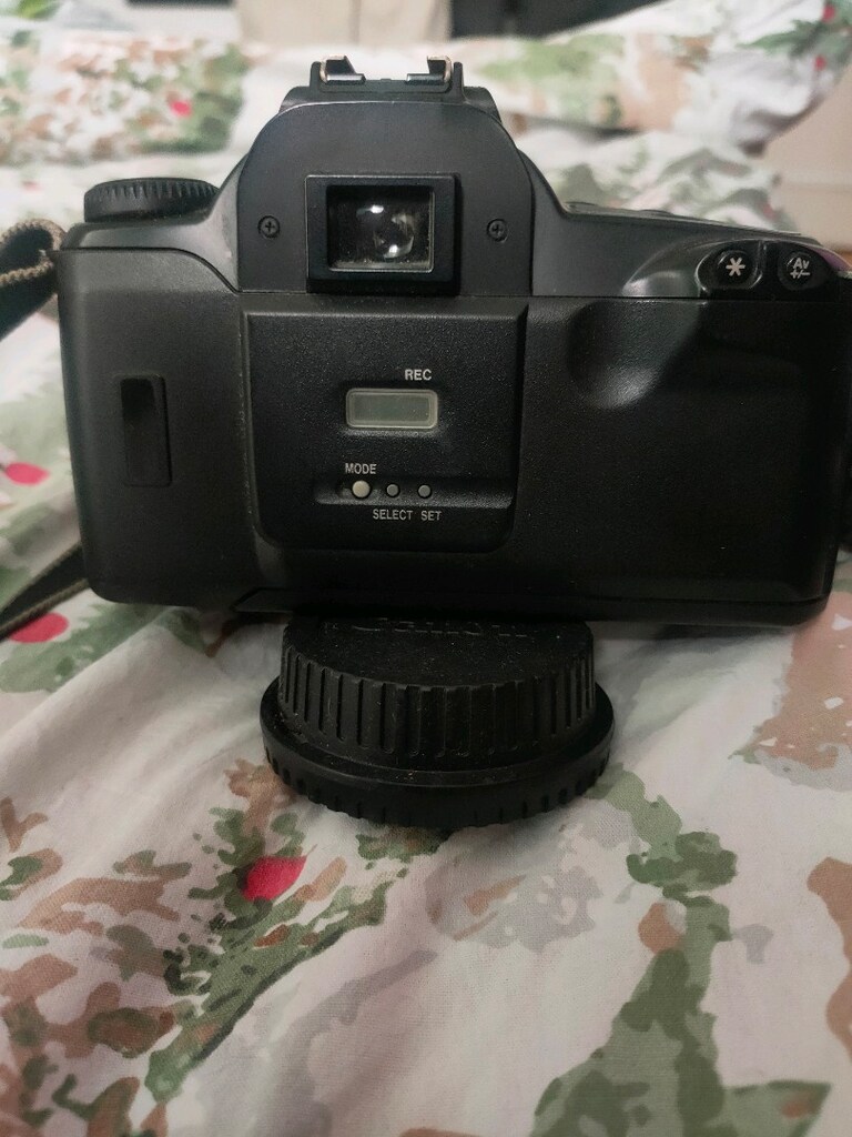 CANON EOS 3000 - 2