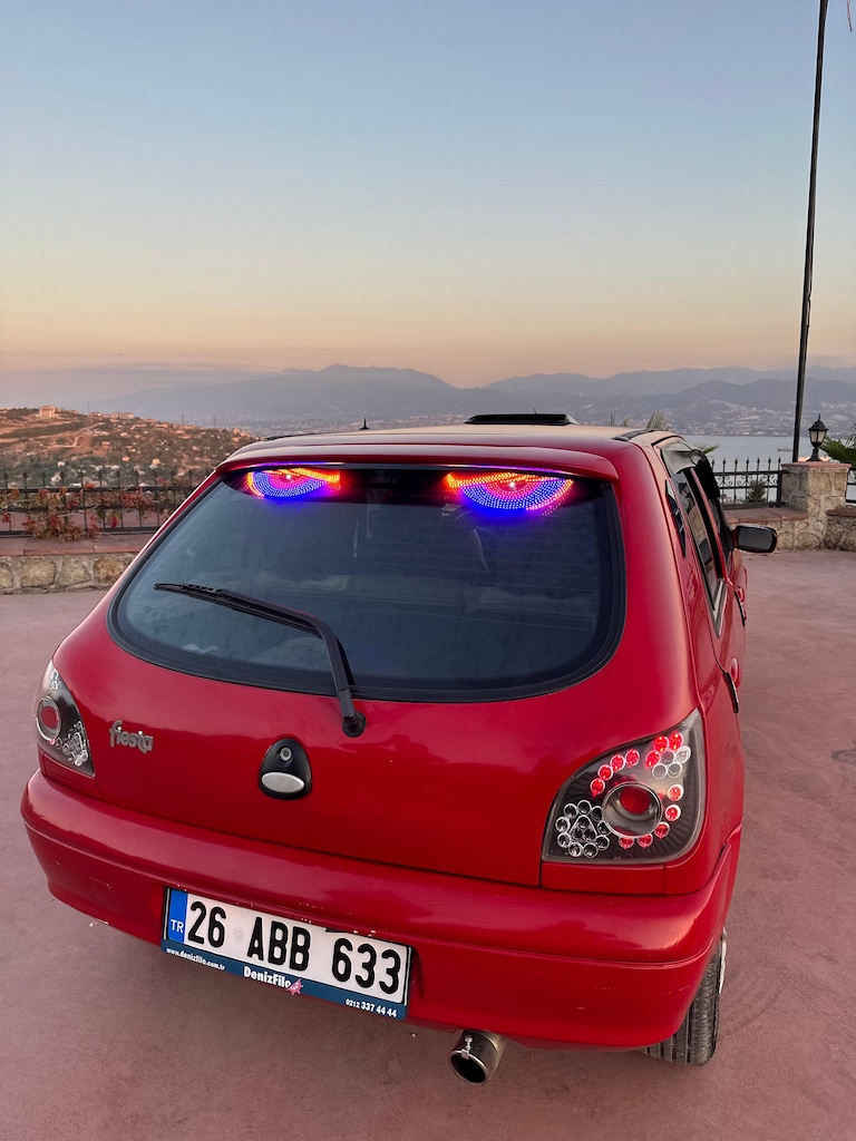 Bakımlı Ford Fiesta 2000 Model - 4