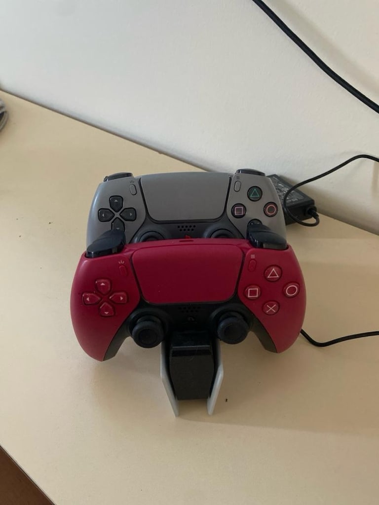 PlayStation 5 – 30. Yıl Özel Seri | 2 Kol + Şarj İstasyonu - 2