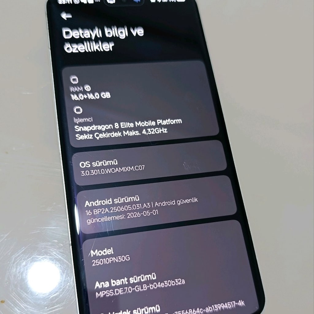 Xiaomi 15 Ultra 16 GB 512 GB - 12