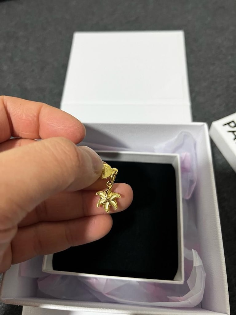 pandora çuha çiçeği charm