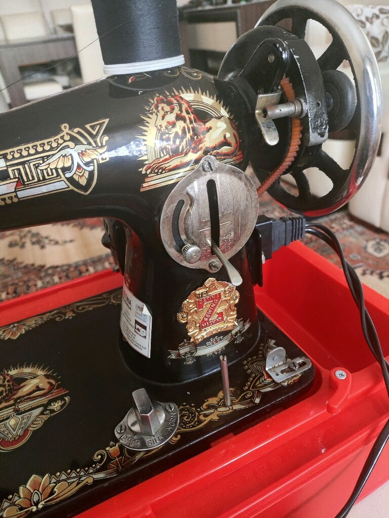 Vintage / Antika Dikiş Makinesi — Metal Gövde - 7