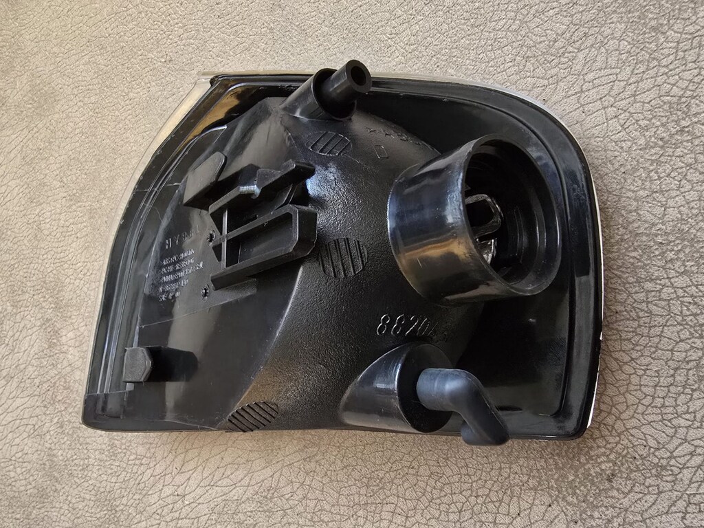 VOLVO S80 1999 - 2006 ÖN SAĞ SİNYAL LAMBASI (SİYAH ÇERÇEVE) - 5