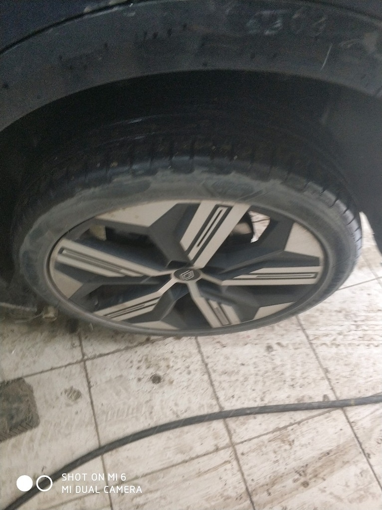 Lastik Megane elektrikli araç 215 45 R20 - 2
