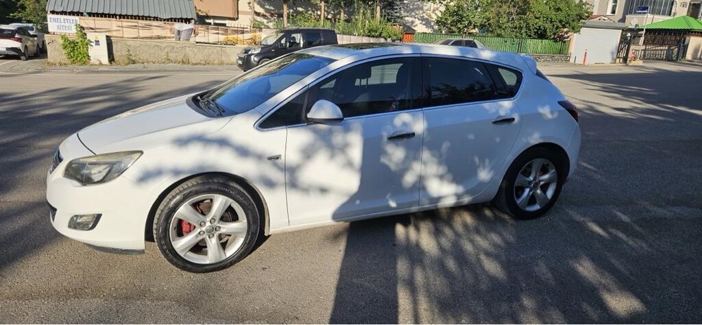 Opel astra 1.4t sport - 10