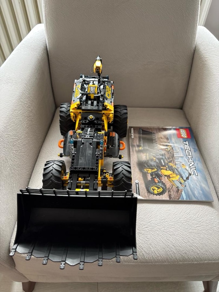 Lego Technic 42081 Volvo Concept Wheel Loader ZEUX - letgo'dan