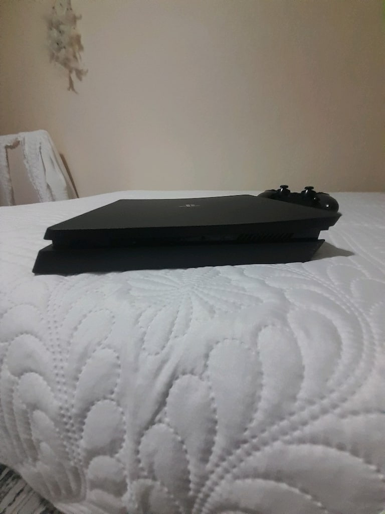 Acil satılık sıfır ayarında PlayStation 4 Slim - 9