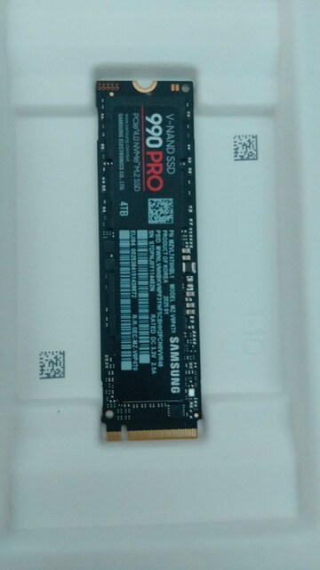 SAMSUNG 990 PRO PCLE 4.0 M.2 SSD.