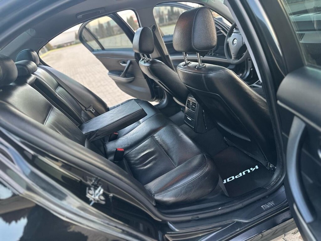 2005 model e90 320i - 9