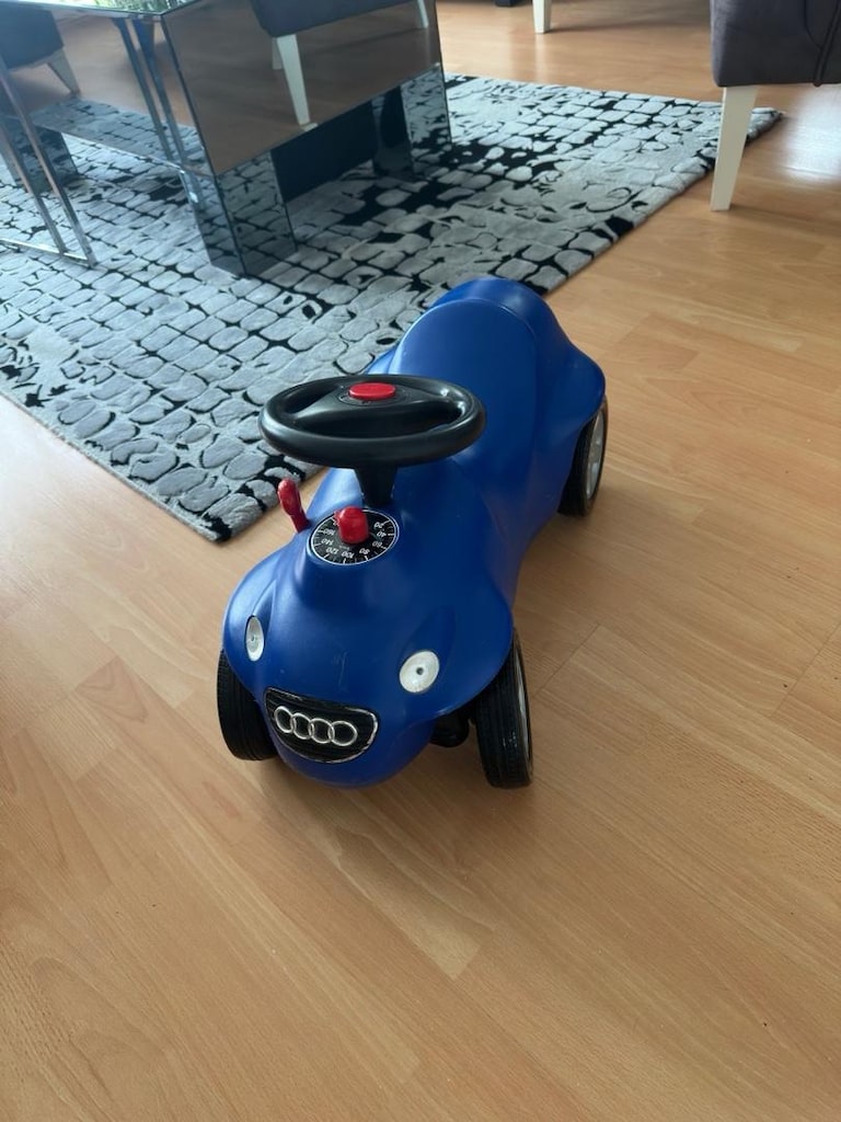 Audi Lisanslı Çocuk Arabası – Temiz – Uygun Fiyat - 2