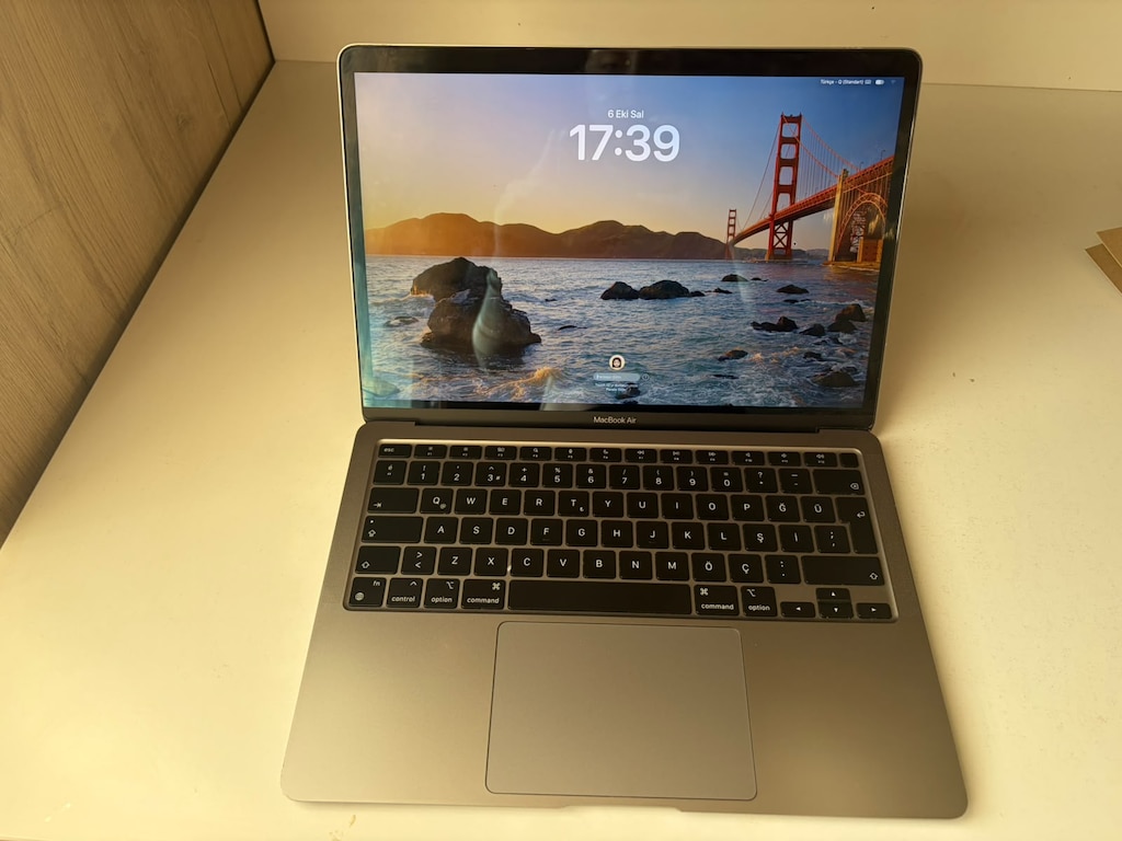 Apple MacBook Air M1 - 8GB / 256GB - Sorunsuz - 9