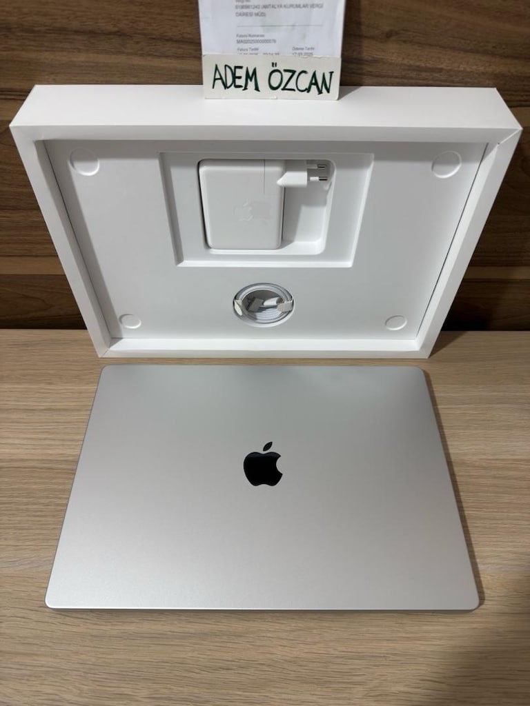MacBook Pro / M5 Max / 16 inç / 36 GB Ram / 2 TB Ssd - 8