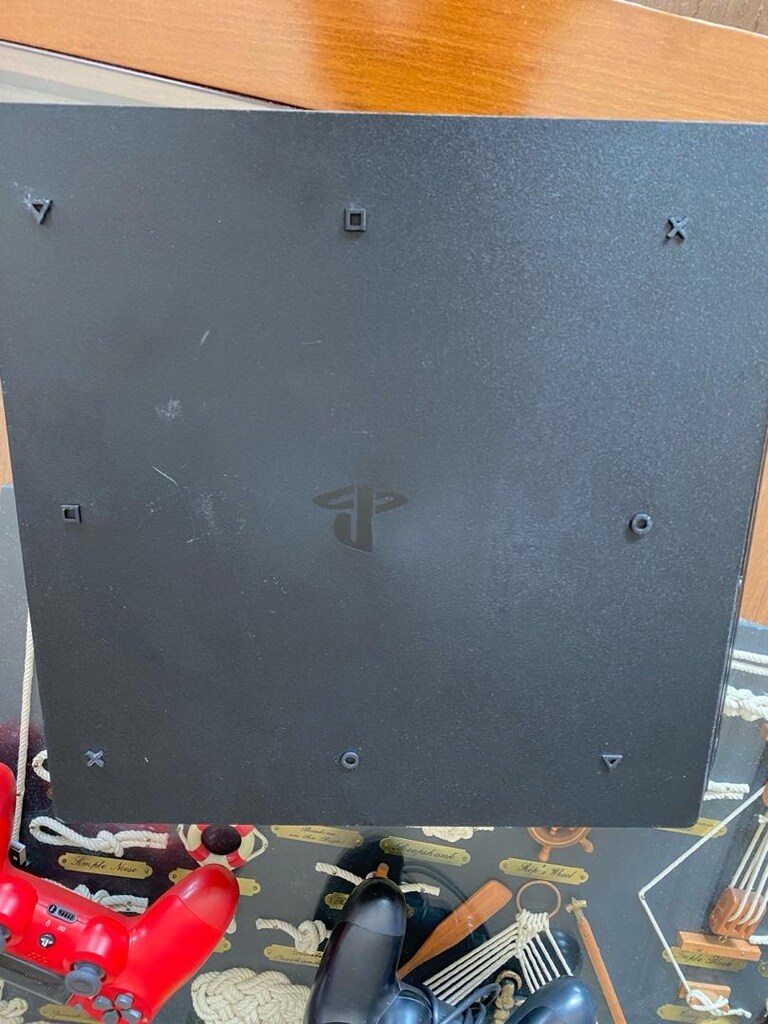 Playstation 4 Pro - 3