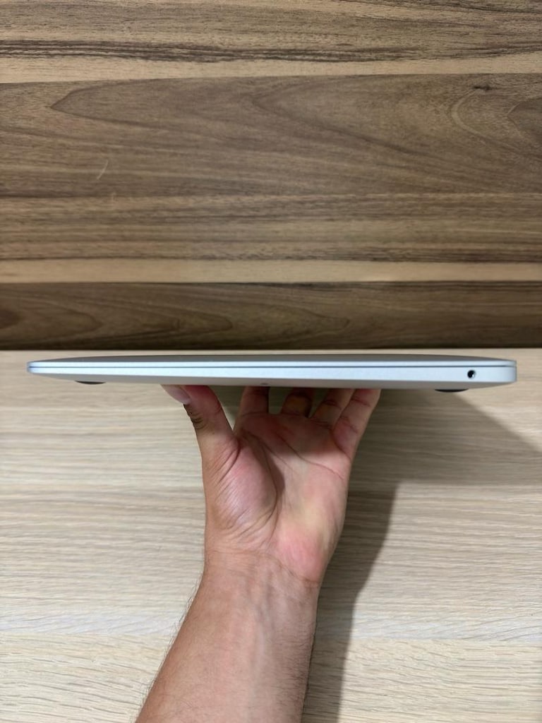 MacBook Air / M1 / 13 inç / 8 GB Ram / 256 GB Ssd - 8