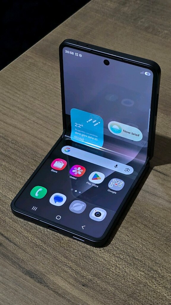 Samsung Z Flip 7 SIFIR GİBİ - 4