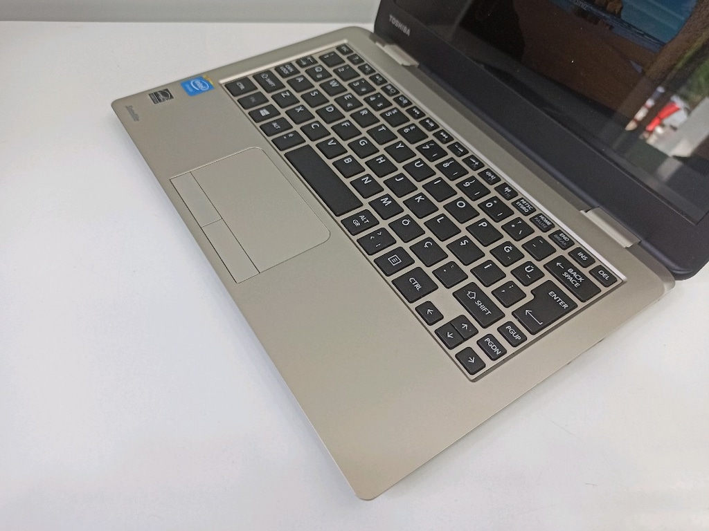 Toshiba Satellite CL10-B-102 İntel Celeron 2 GB Ram 32 GB Rom 13 inç - 8