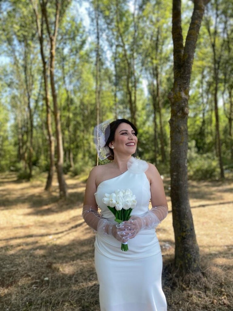 Nikah elbisesi , Sade Gelinlik