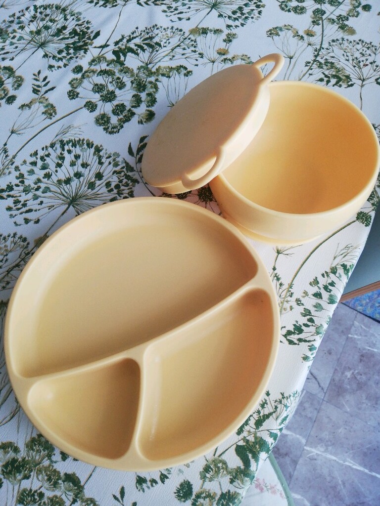 OIOI vakum tabanlı 3 bölmeli mama tabağı ve kapaklı kase - 3