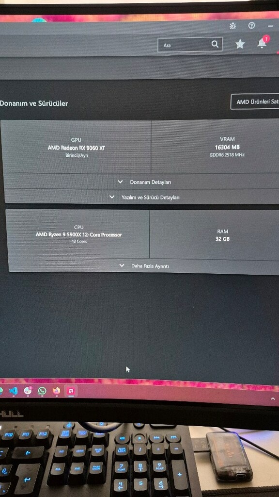 ASRock RX 9060 XT CHALLENGER - 4