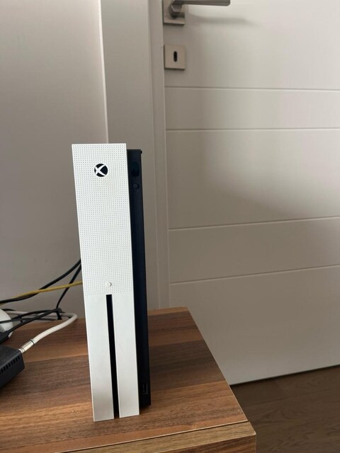 XBOX ONE 1 TB HAFIZALI 2 KOLLU FİFA 26 , nba , call of duty yüklü